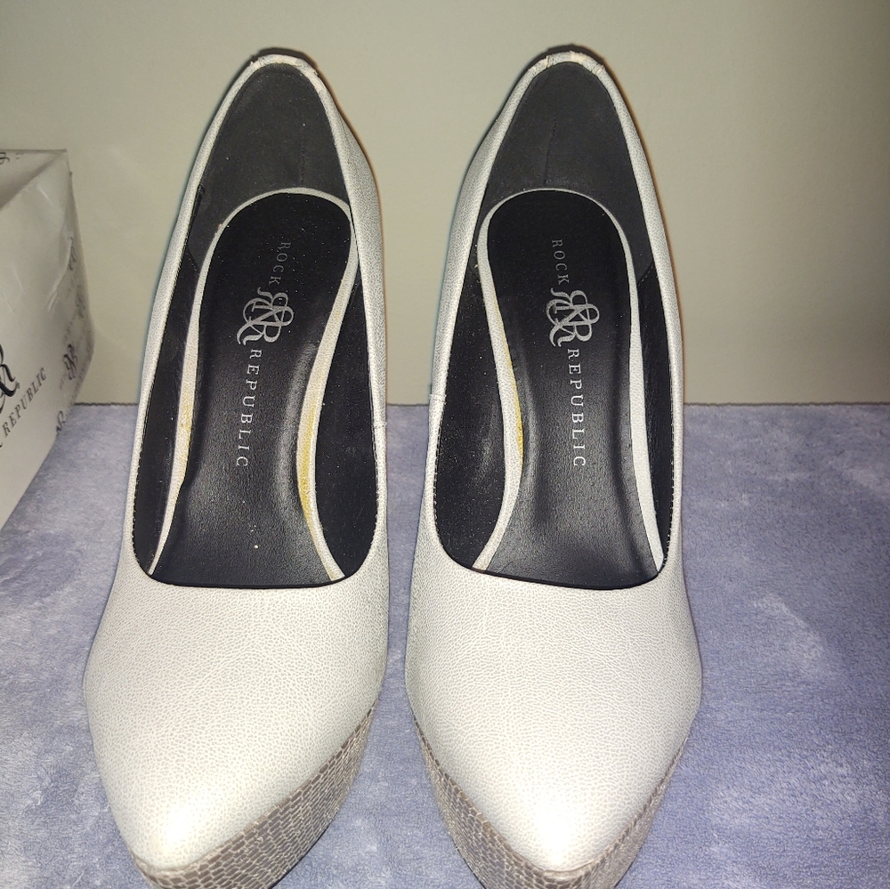 Rock & Republic Size 10 Wedge Heels in pewter